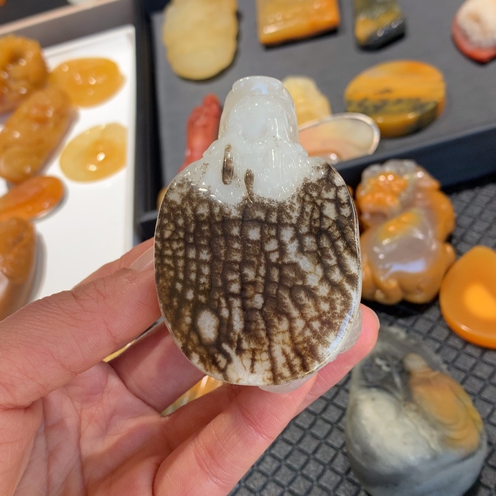 石英质玉（黄龙玉）未镶嵌颈饰