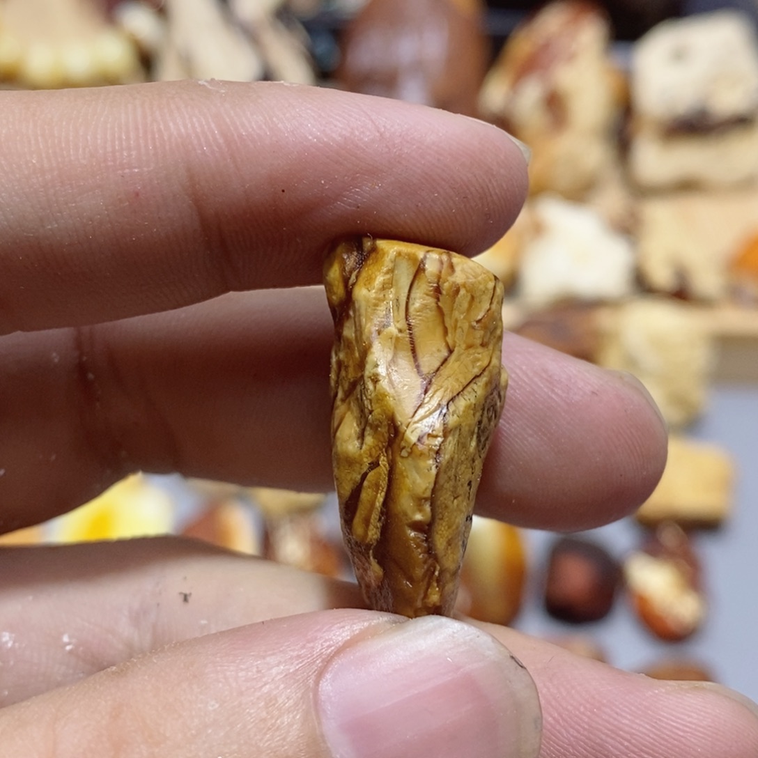 岩***子定制琥珀蜜蜡原石定制