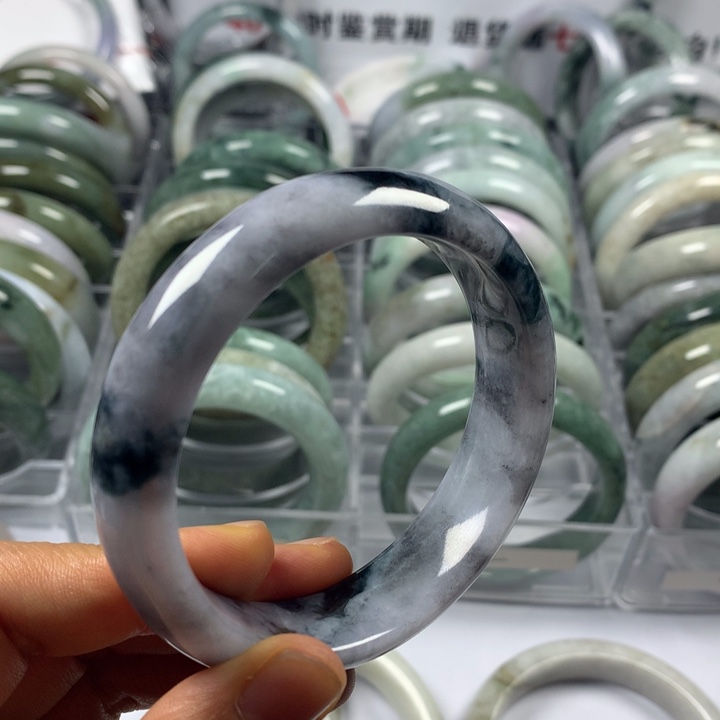 淡***云翡翠手镯未镶嵌6号