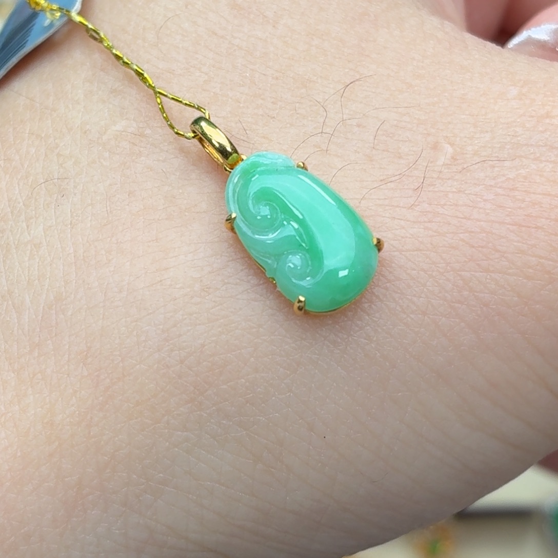 翡翠18K金镶嵌颈饰