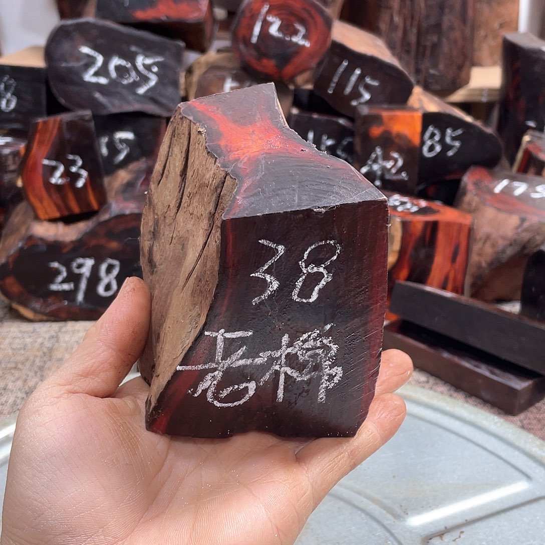 交趾黄檀（大红酸枝）
