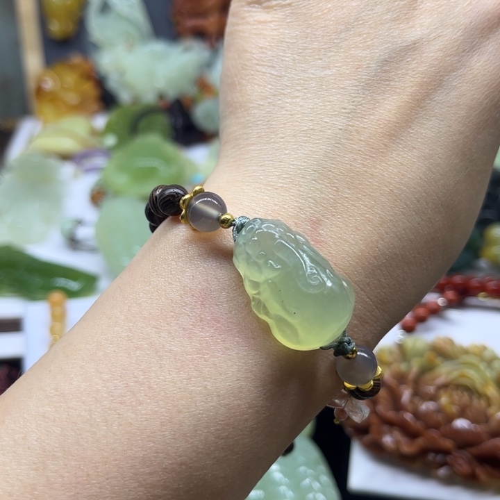 蛇纹石玉未镶嵌颈饰