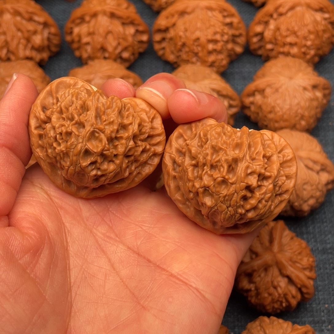 翊***轩文玩核桃把件43全品桃心宫灯