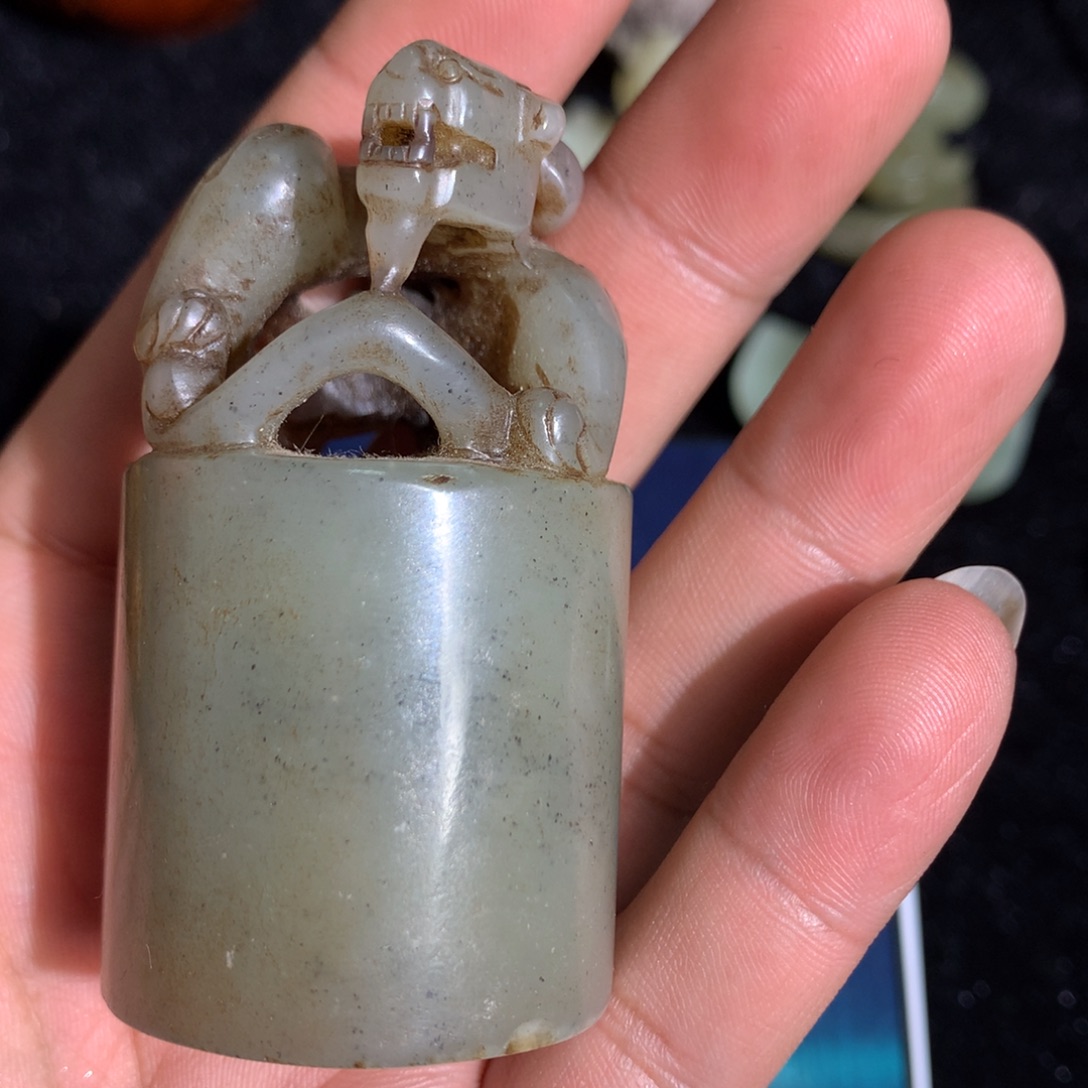 透闪石质玉未镶嵌颈饰