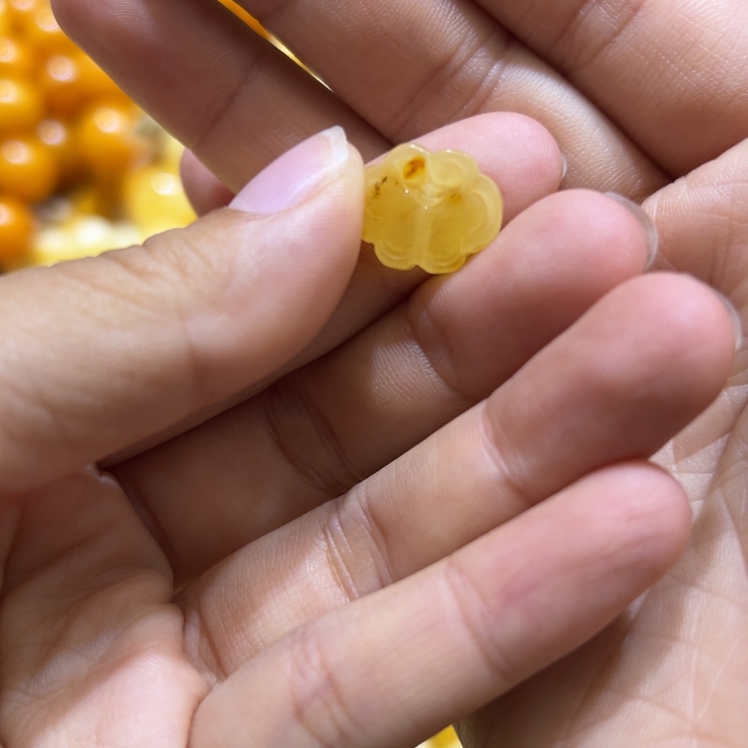 琥珀珠宝奇石未镶嵌