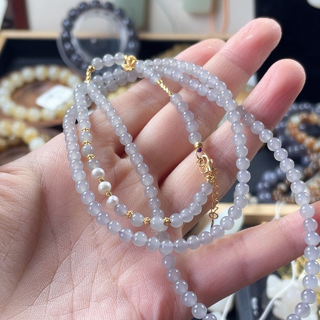 柚***麻和田玉未镶嵌颈饰