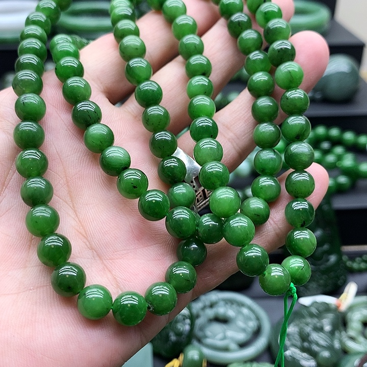 欢***鱼和田玉（碧玉）未镶嵌颈饰