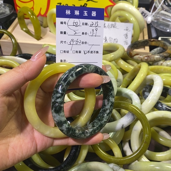 蛇纹石玉手镯未镶嵌