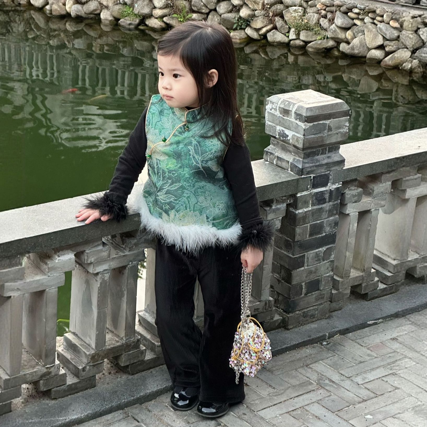 新年款女童新中式毛边拼接国风马甲女宝时髦拜年服套装