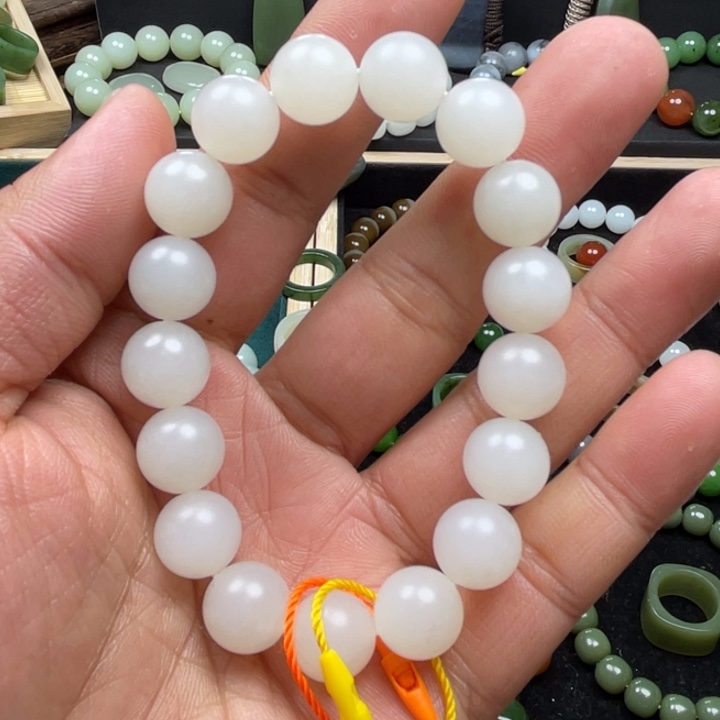 和田玉手串未镶嵌新疆且末金山卡12柔光