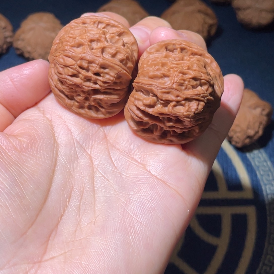 文玩核桃吊坠37尺红皮磨盘全品