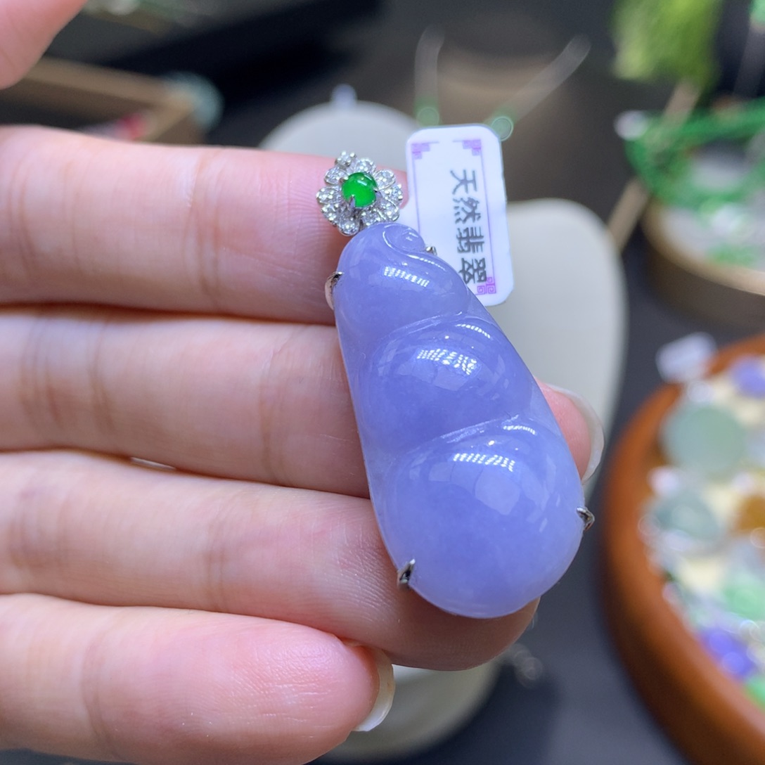 颈饰18K金镶嵌翡翠