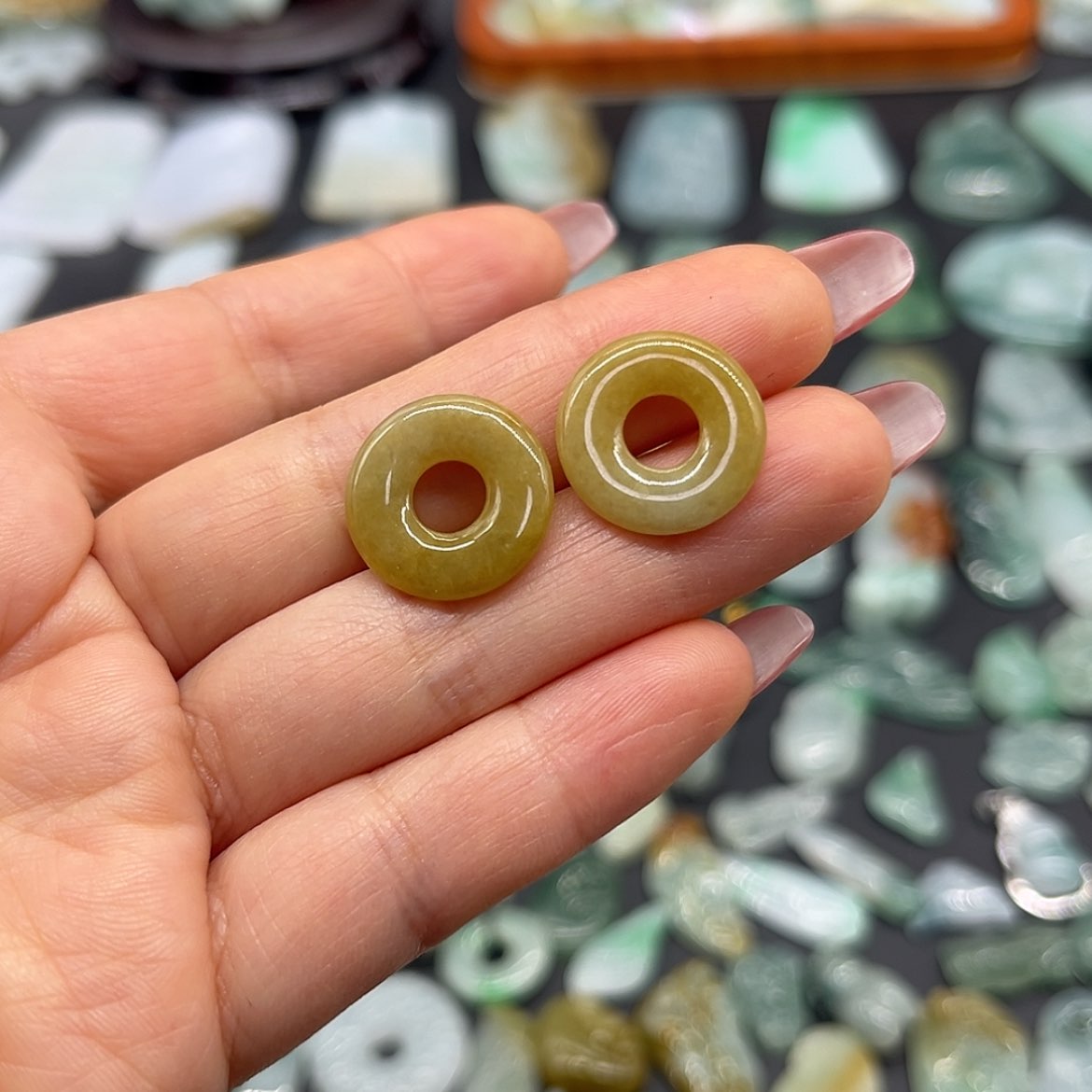 【闪购商品】翡翠颈饰未镶嵌甜甜圈