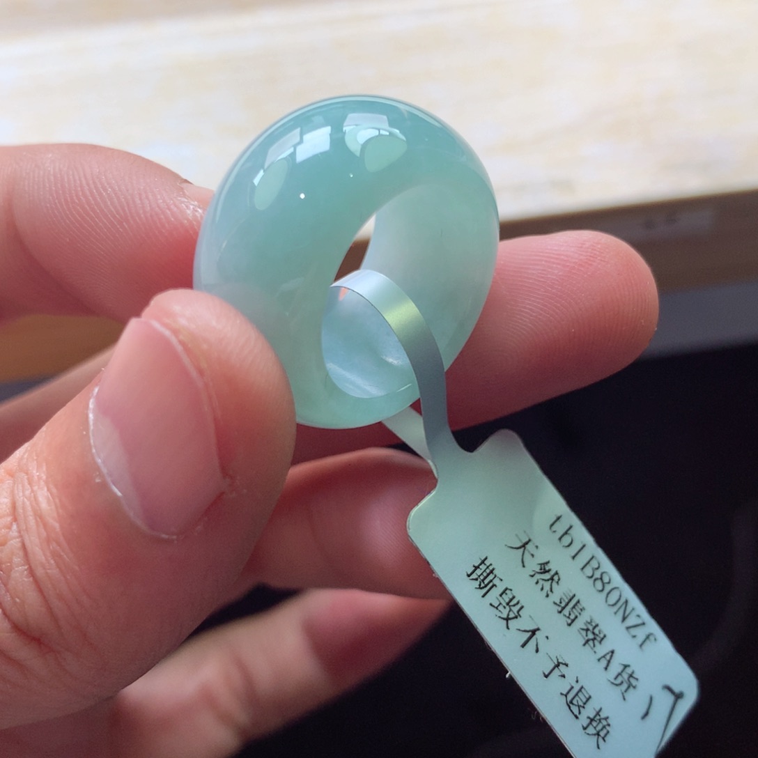 翡翠颈饰未镶嵌吊坠