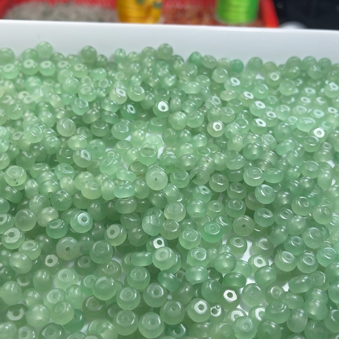 石英岩玉未镶嵌颈饰隔片