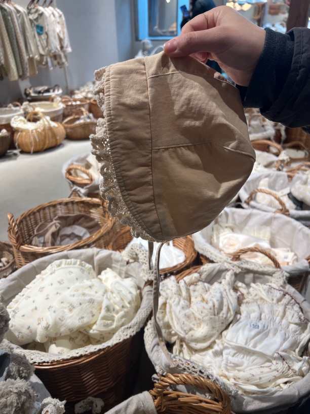 老莫推荐非常好看米色蕾丝帽