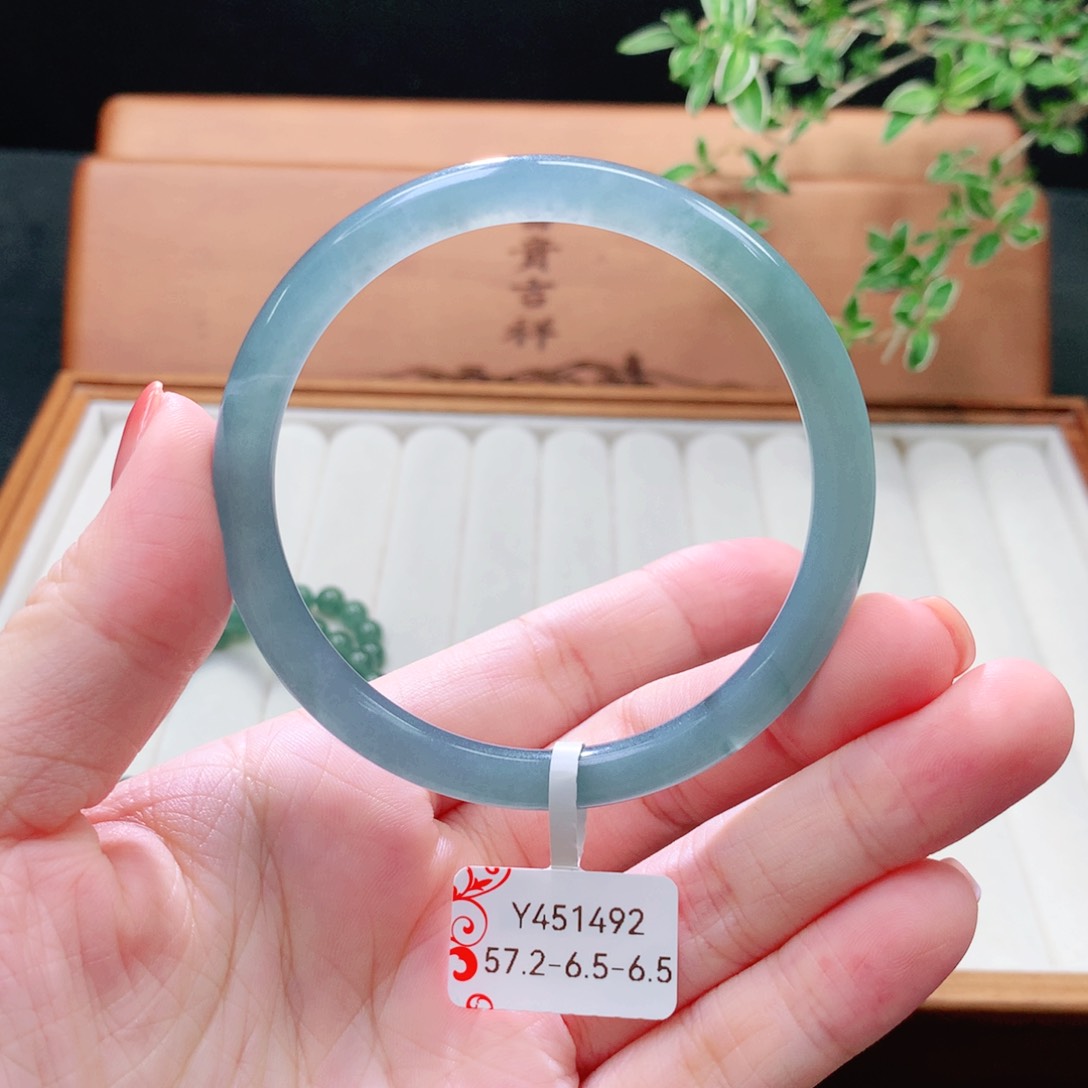 未镶嵌手镯（圆镯）翡翠