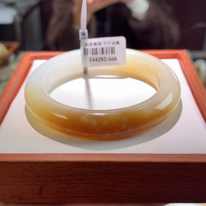 和田玉未镶嵌手镯8.  55