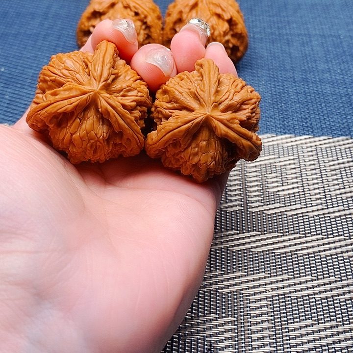 用***5吊坠文玩核桃三棱