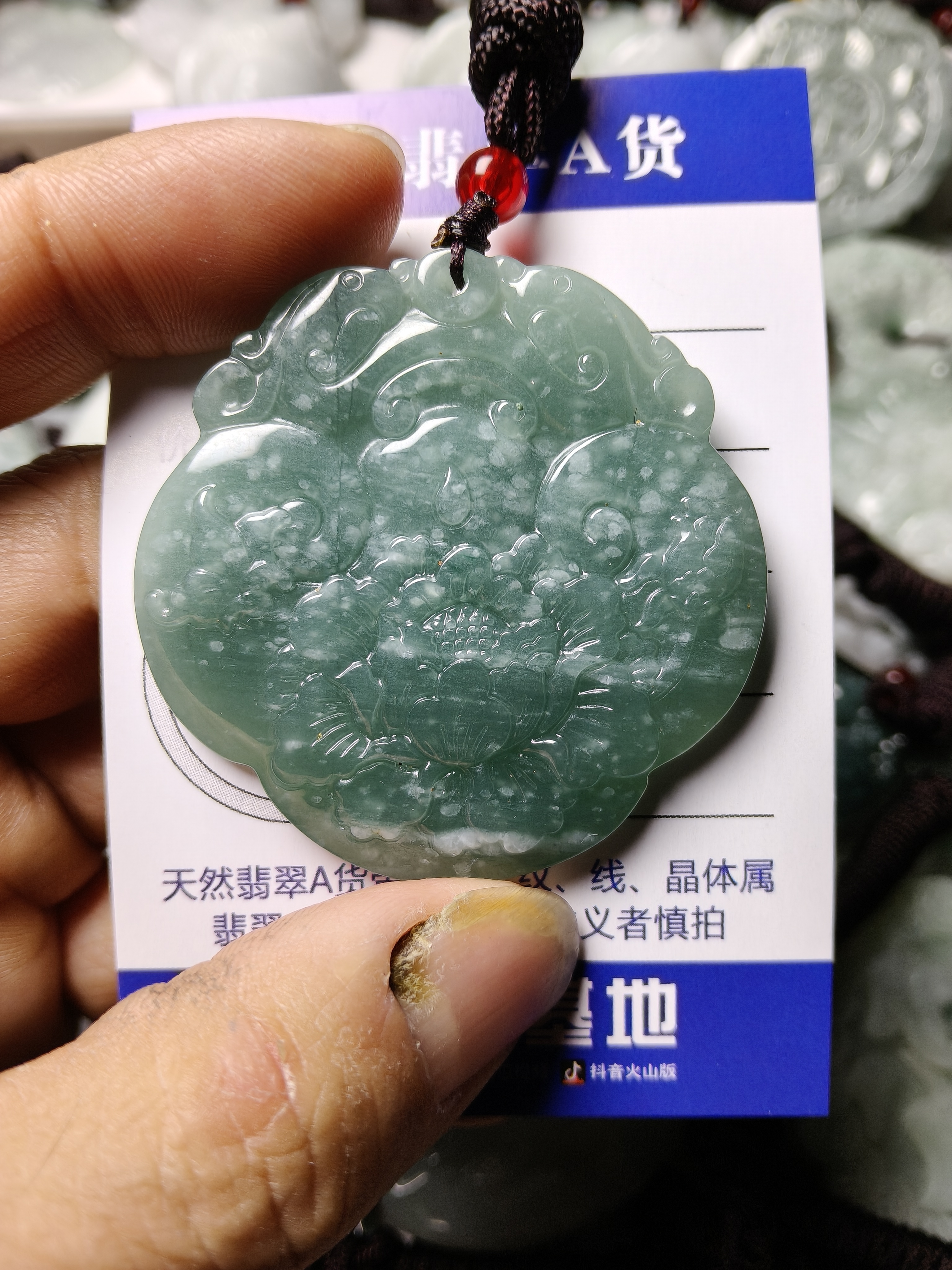 天然翡翠如意锁牌蝶恋花精雕玉石颈饰挂件百搭精美