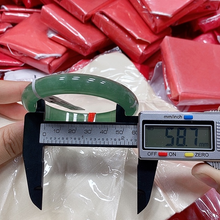 翡翠手镯未镶嵌199