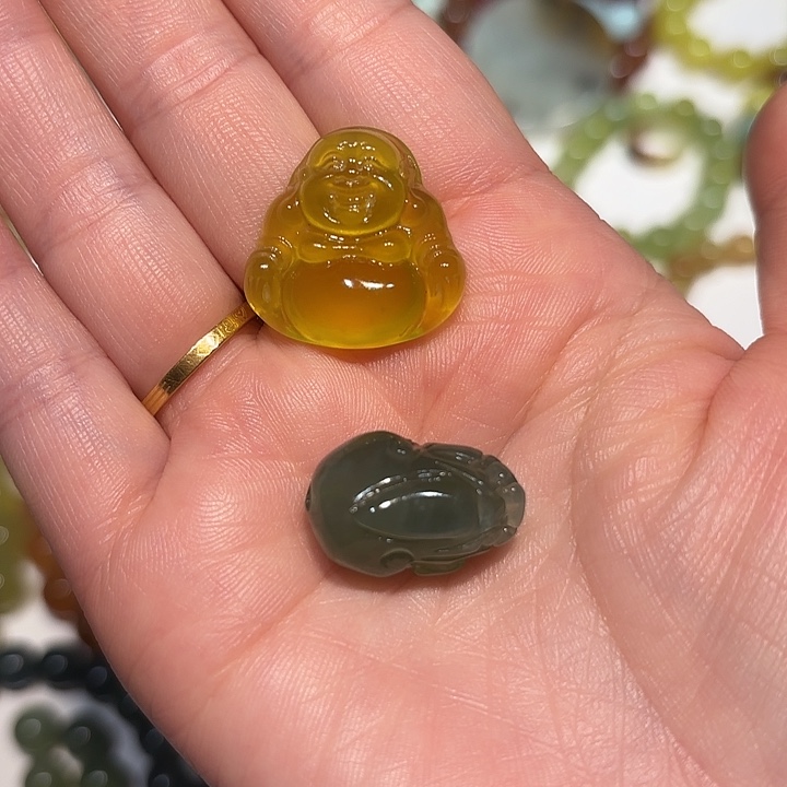 胖***.蛇纹石玉未镶嵌手串