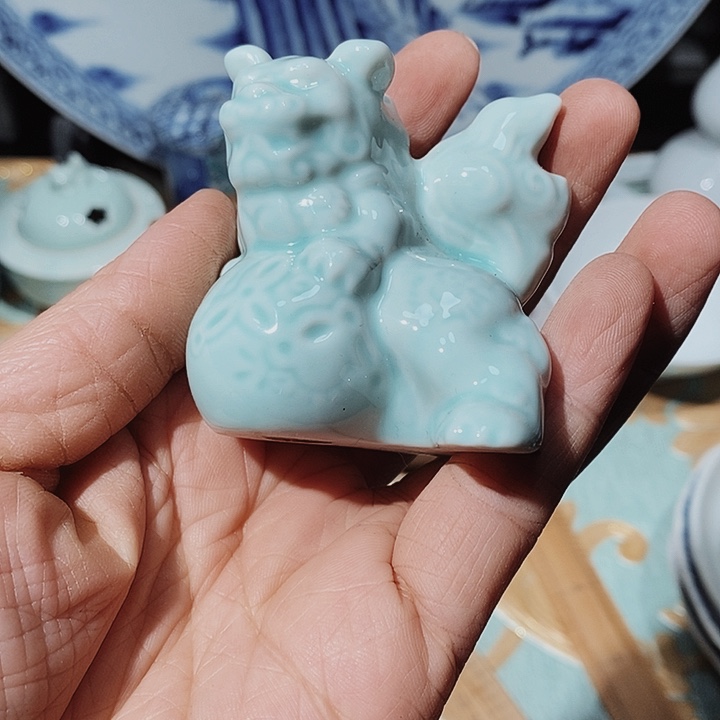 瓷片新年快乐。万事如意