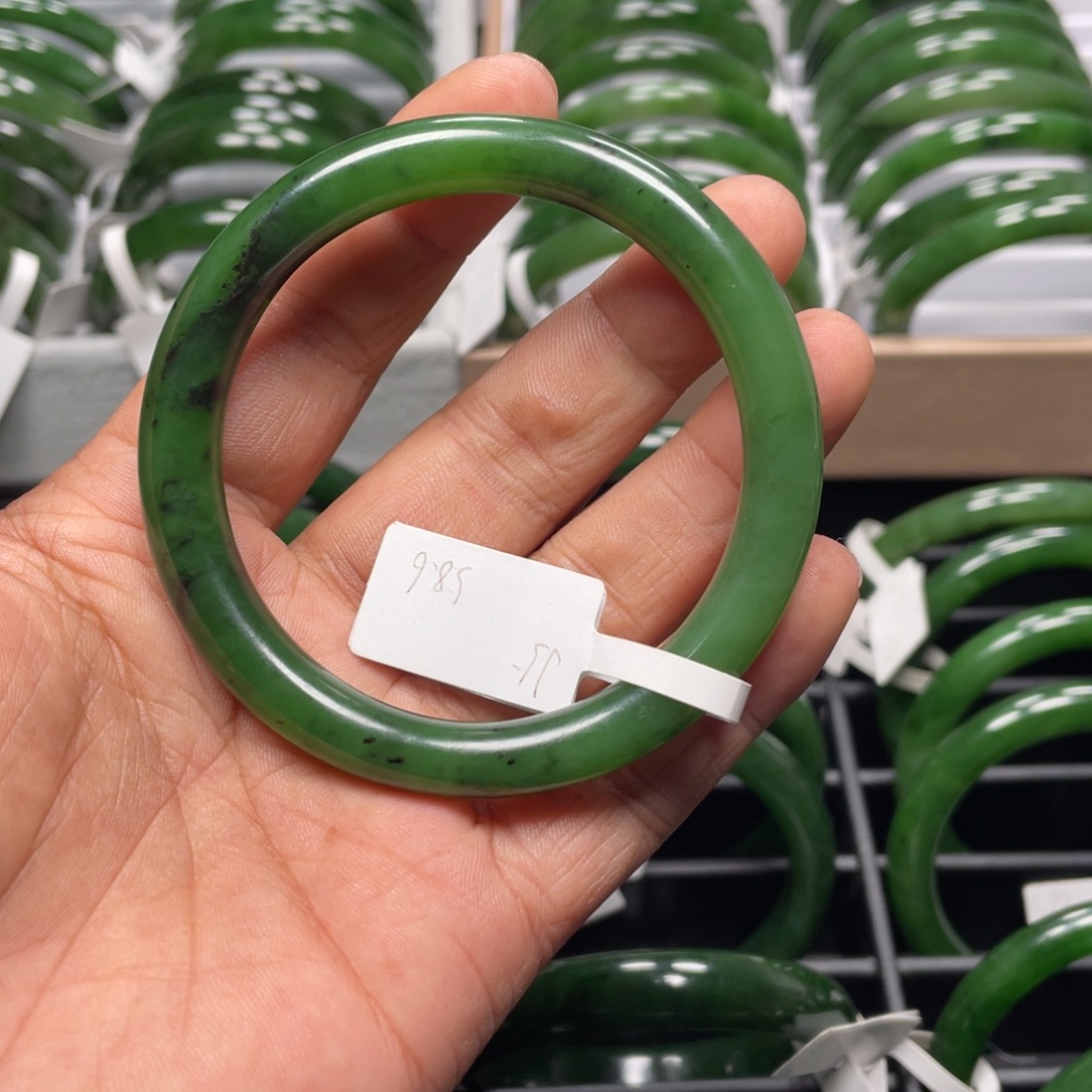 和田玉（碧玉）未镶嵌手镯