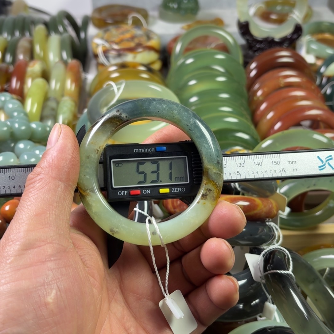 蛇纹石玉未镶嵌手镯