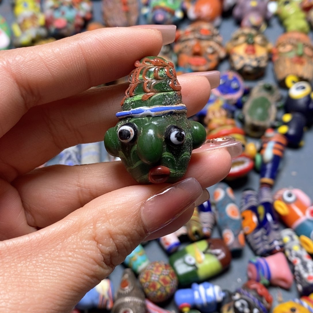 琉璃颈饰印度尼西亚琉璃娃娃