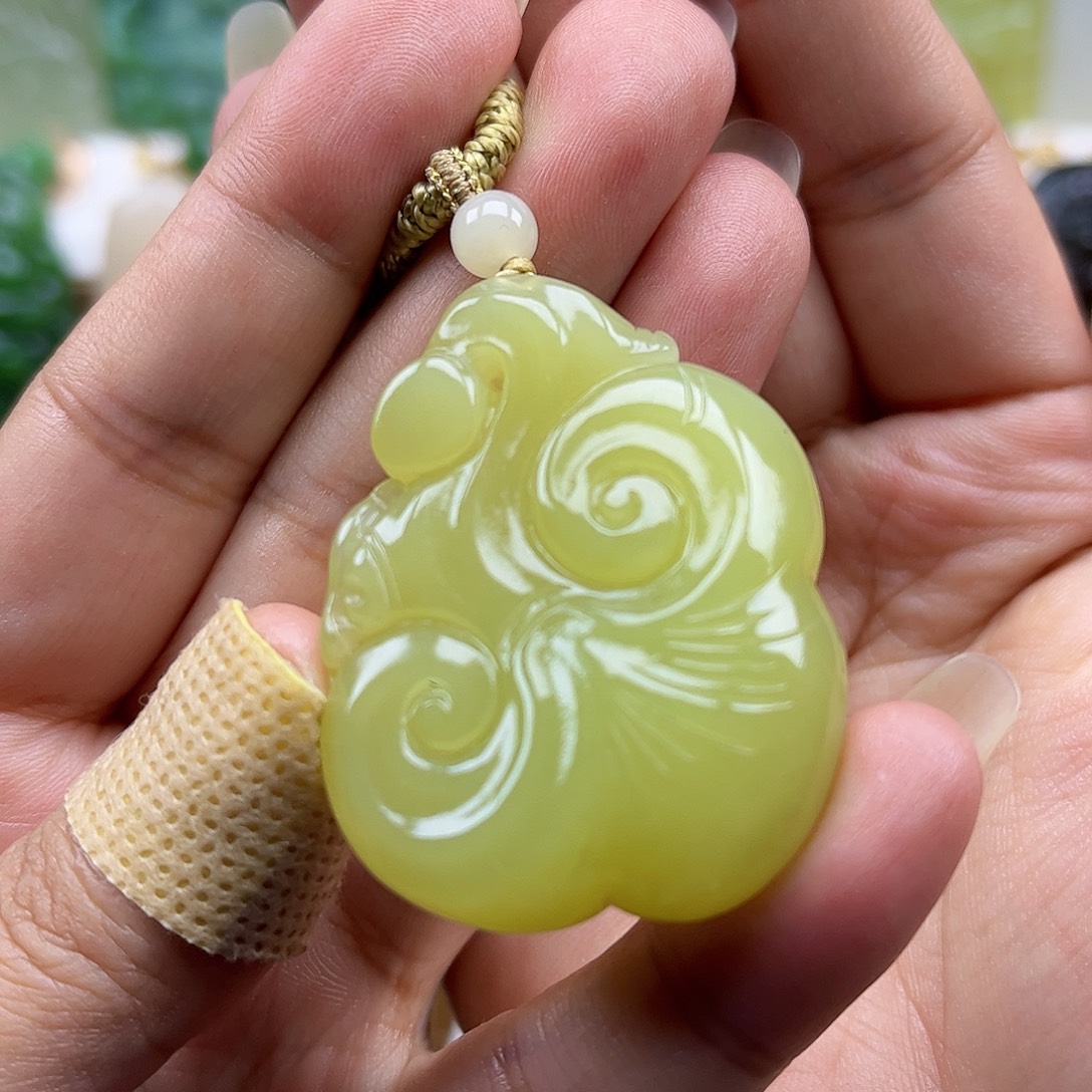 合***店和田玉未镶嵌颈饰