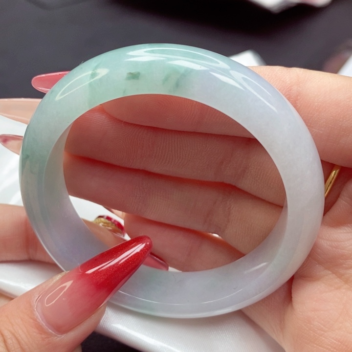 翡翠手镯未镶嵌53圈