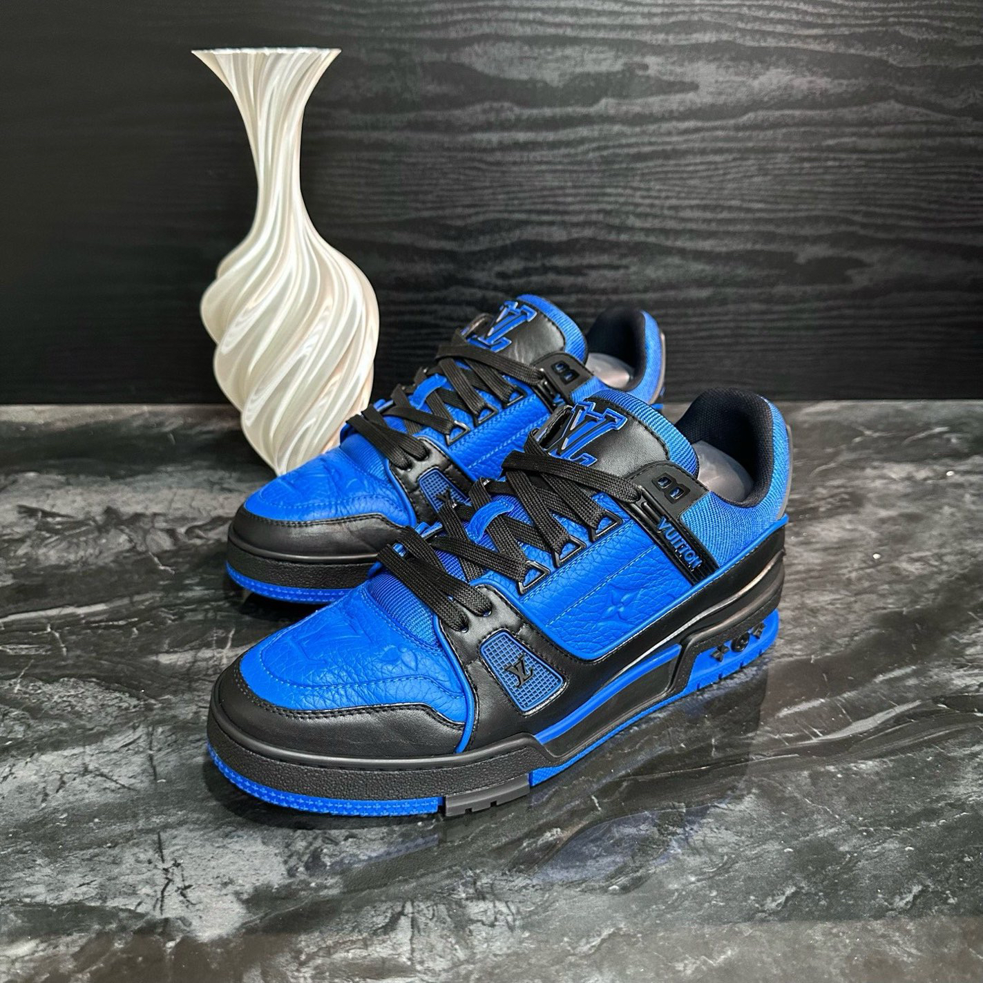 95新 LouisVuitton/路易威登 2017/39码/黑蓝浮雕Trainer板鞋