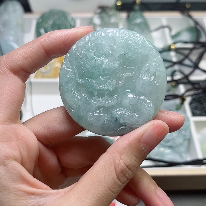 翡翠颈饰未镶嵌翡翠