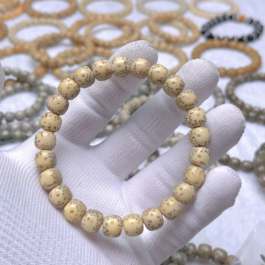 星月菩提手串骨瓷白