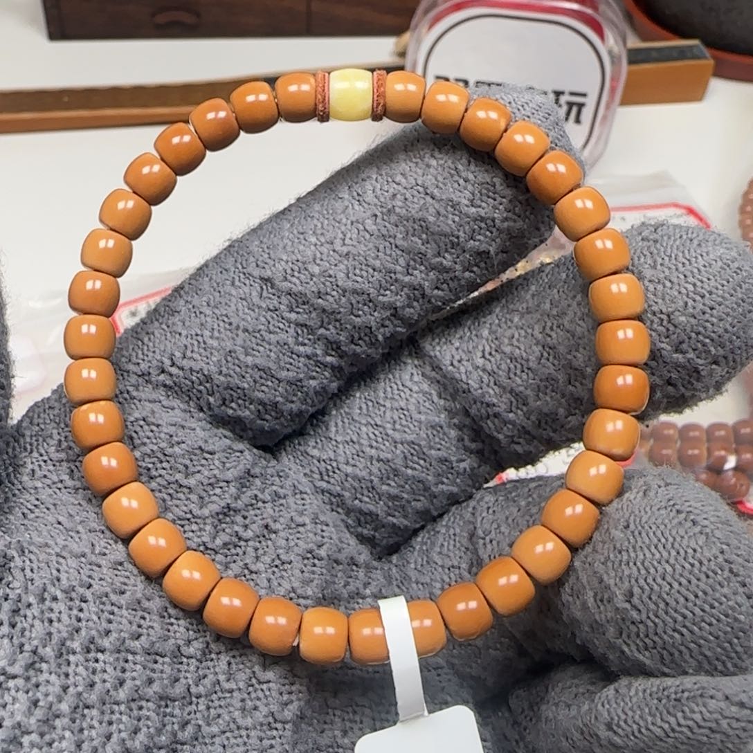 手串橄榄核老挝单圈面无白孔道微暇6.5福利