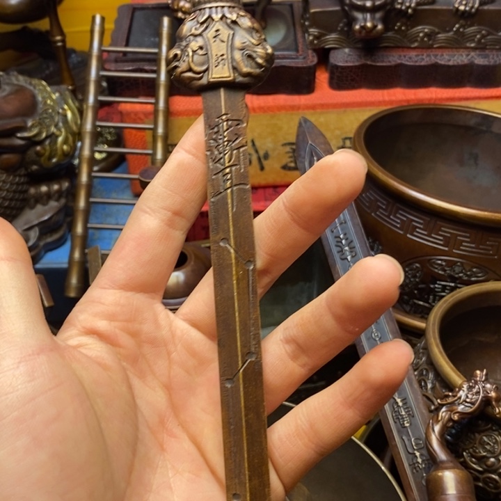 铜器摆件做工精良