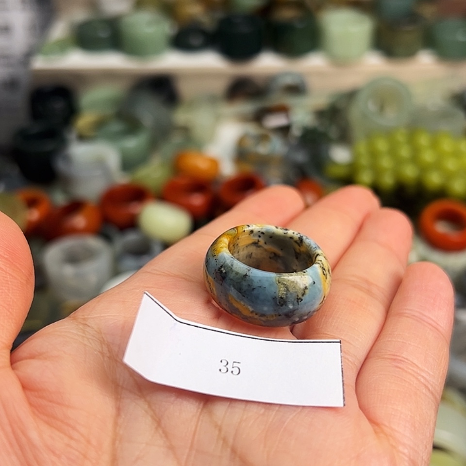 【闪购商品】未镶嵌蛇纹石玉戒指仲**星