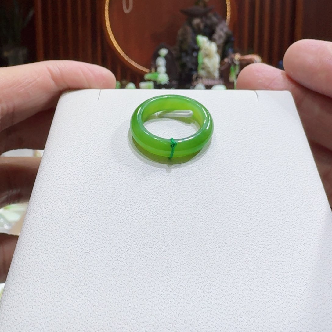 和田玉和田玉碧玉白加绿卡17.6戒圈未镶嵌