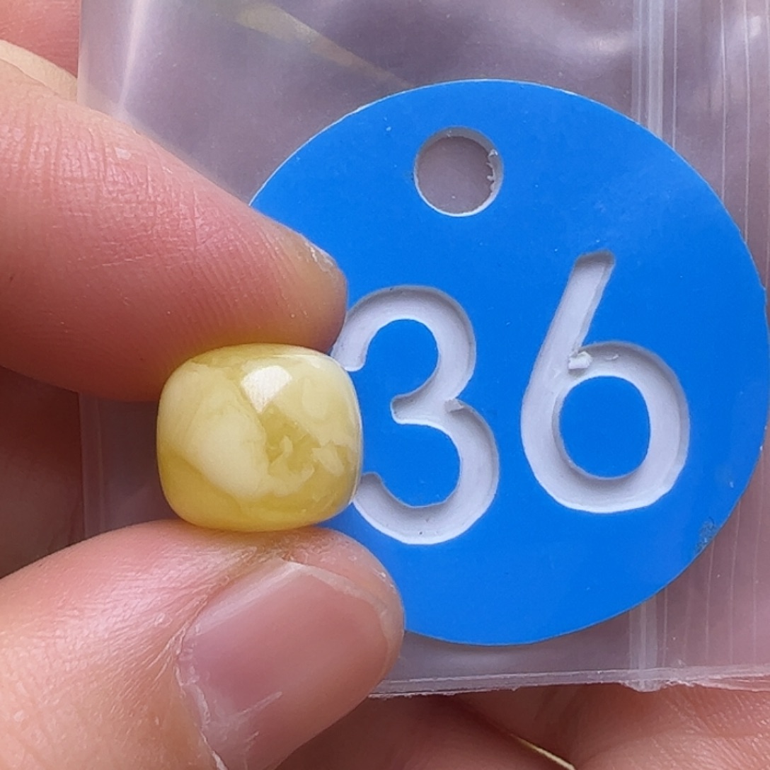 蜜蜡未镶嵌珠宝奇石10.8m m