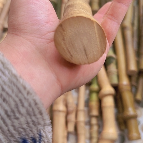 香榧木铭*实心玉竹手把件