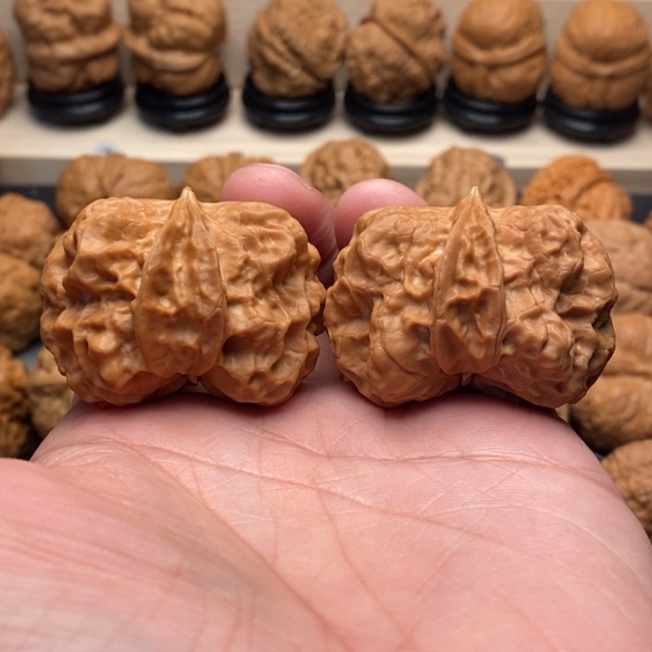 H***9文玩核桃把件………………………………