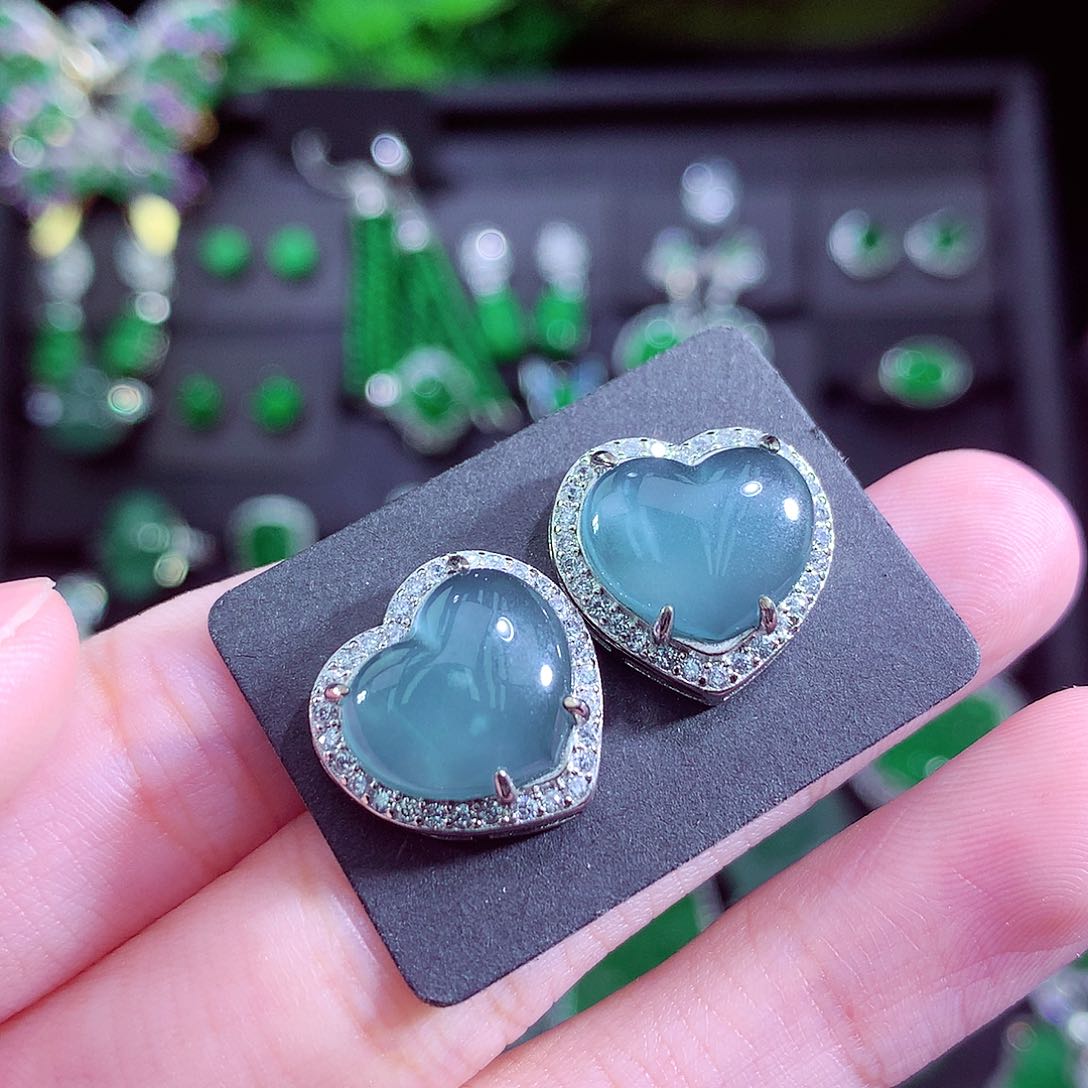 颈饰未镶嵌翡翠天然