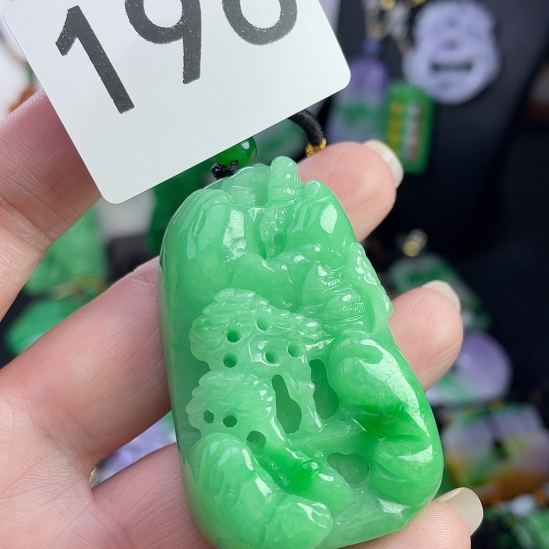 翡翠未镶嵌吊坠(赠链)