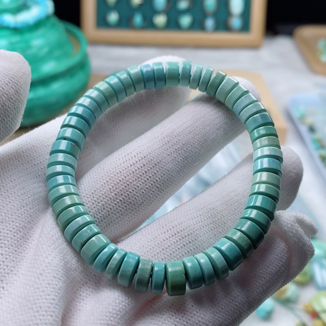 绿松石颈饰未镶嵌