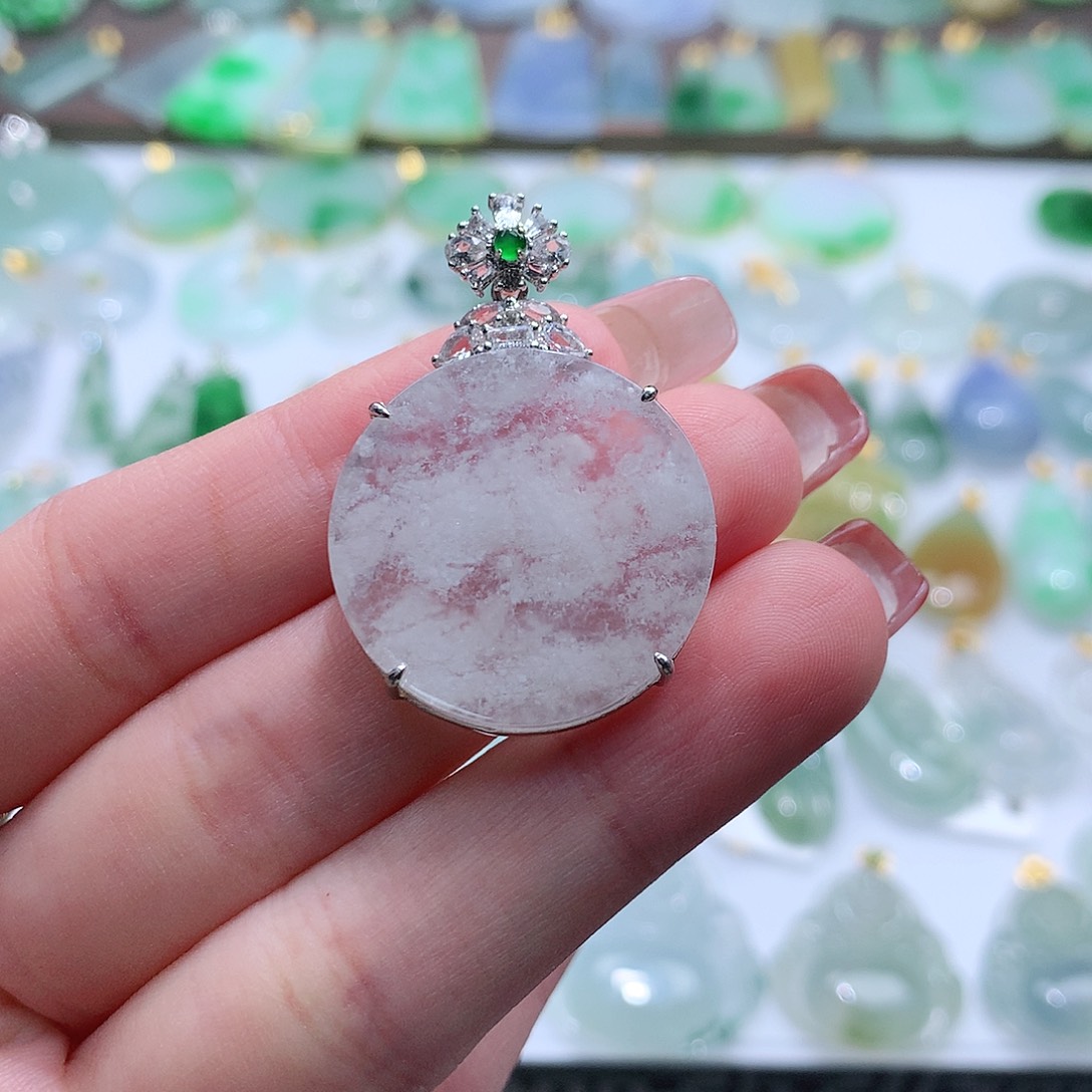 翡翠颈饰未镶嵌翡翠