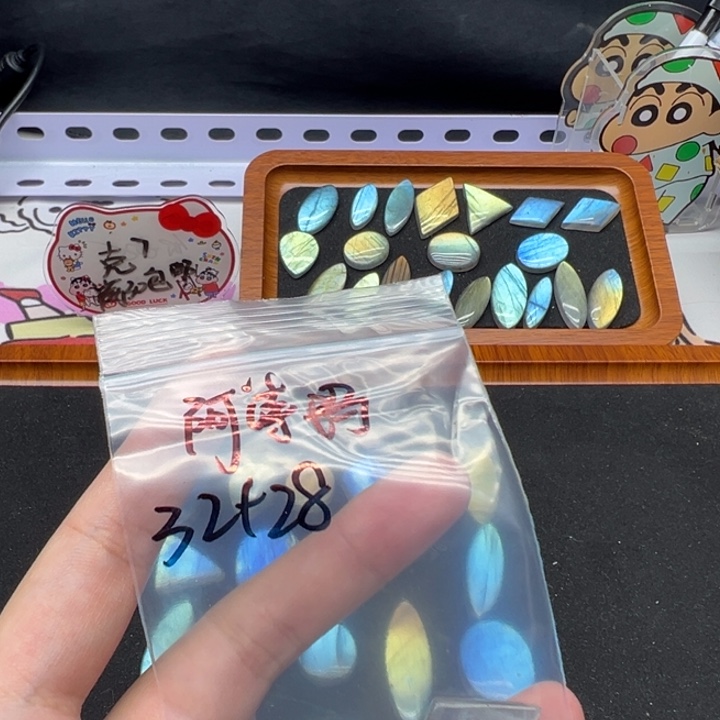 阿***玛有机玻璃天然拉长石吊坠款