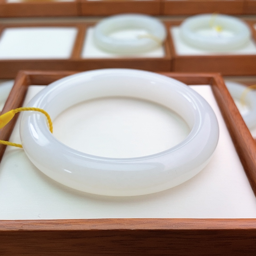 和田玉（白玉）手镯未镶嵌上****实