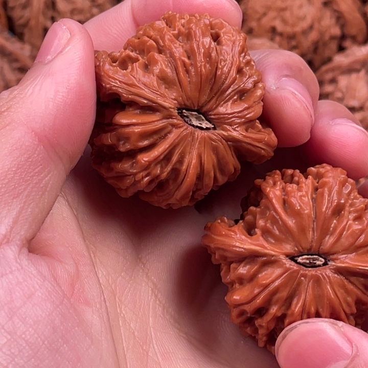 L***E吊坠桃核磨盘狮子头