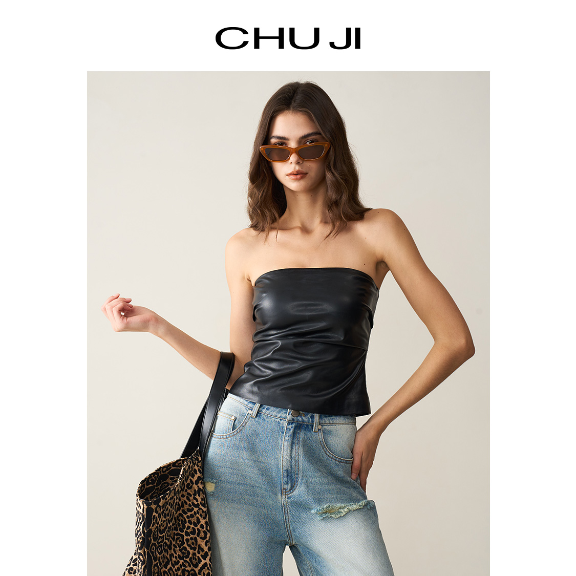 Chuji/出迹pu蛋白皮黑色裹胸上衣女质感露肩打底秋冬-D2Y1702D